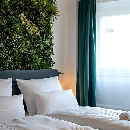 Deluxe & Citycenter 4*