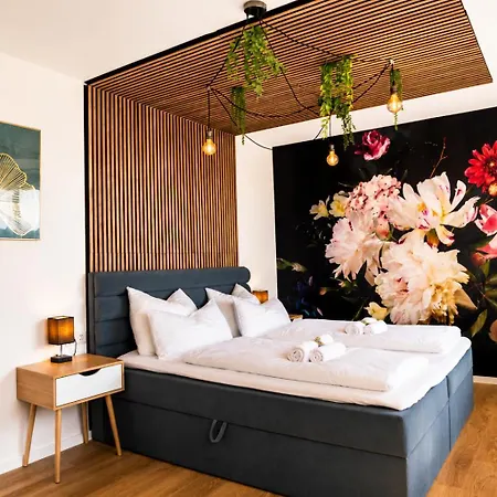 Deluxe & Citycenter 4*