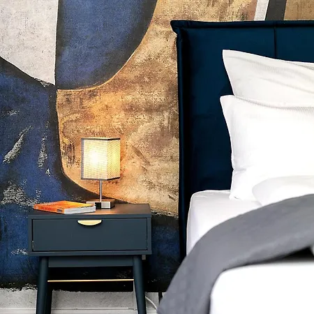 Deluxe & Citycenter Aparthotel 4*